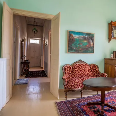 L G K Mansion Est.1920 * Ándros