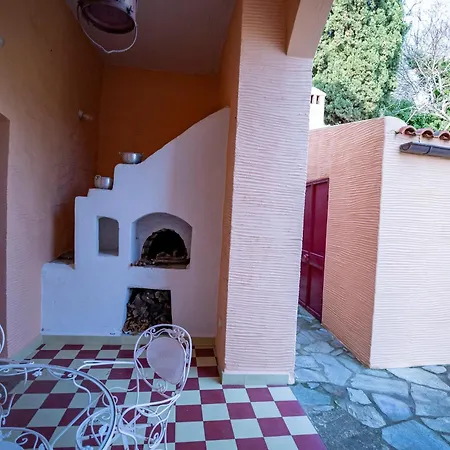 L G K Mansion Est.1920 * Ándros