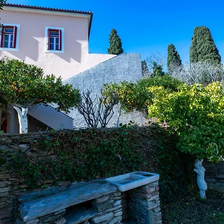 L G K Mansion Est.1920 Vila