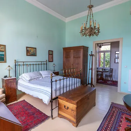 L G K Mansion Est.1920 Ándros
